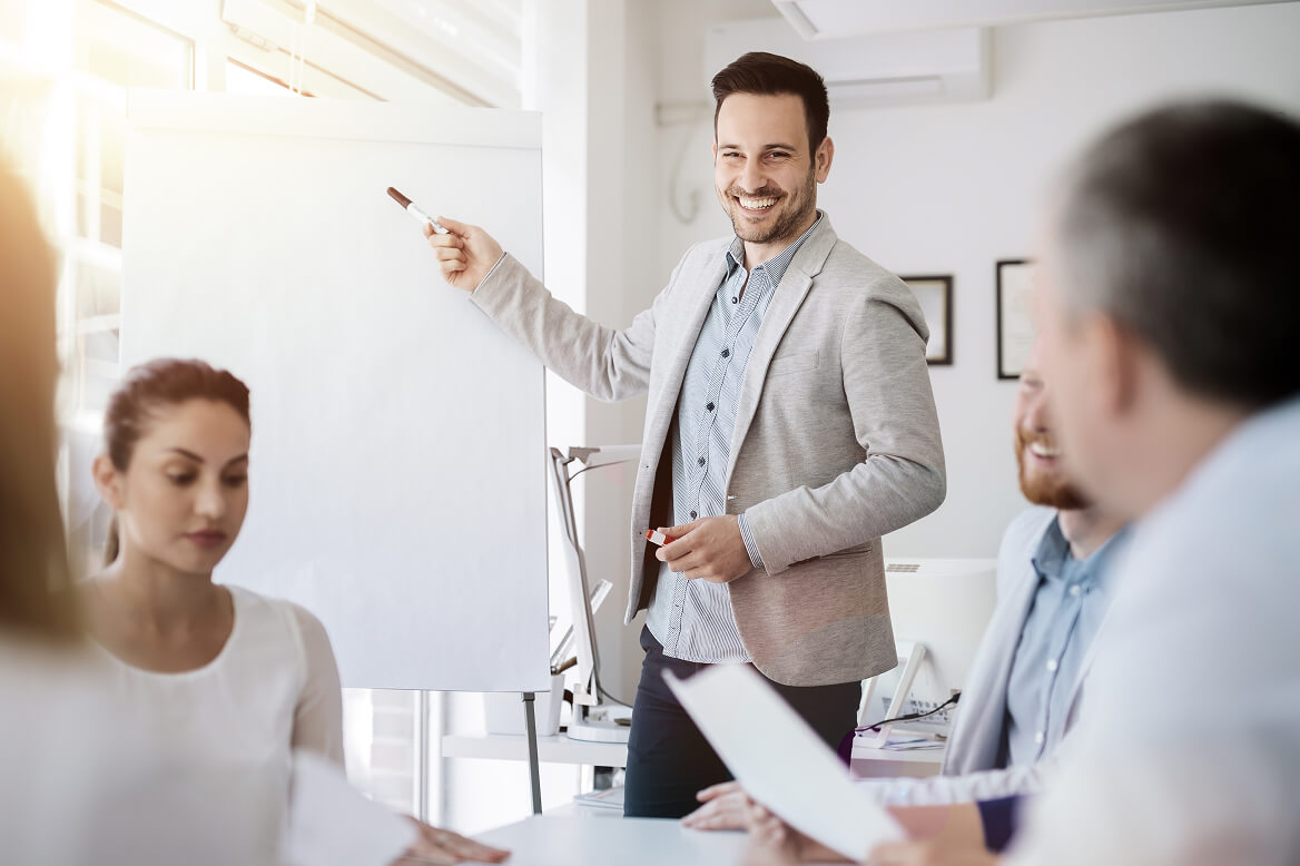 Why Frontline Sales Managers Struggle with Pipeline Management